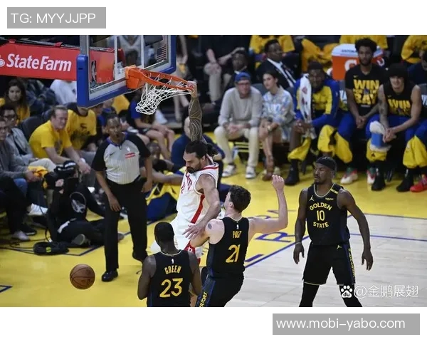 文班强调抢板重要性亚当斯成为球队关注焦点并成功抢下三前板 文班强调抢板重要性亚当斯成为球队关注焦点并成功抢下三前板